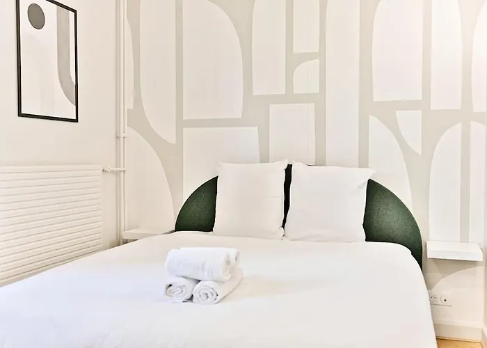 Spacieux Et Paisible 19eme Apartamento