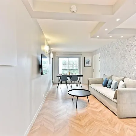 Spacieux Et Paisible 19eme Apartment